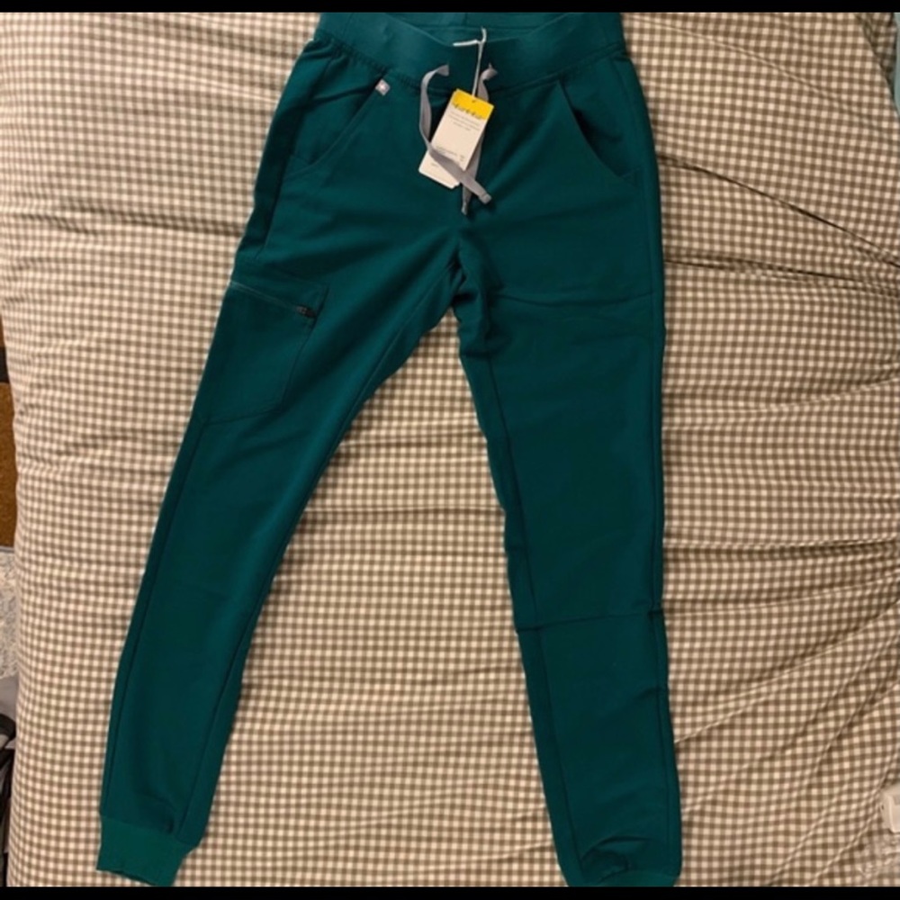 Hunter green fig scrubs